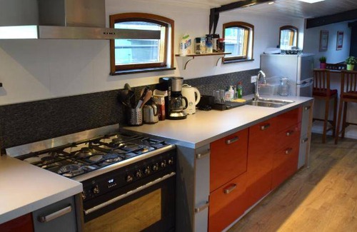 Kop van Zuid Apartment | 100 m² Serviced apartment ∙ 2 bedrooms ∙ 8 guests