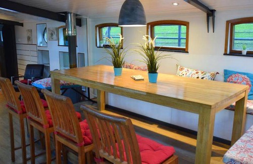Kop van Zuid Apartment | 100 m² Serviced apartment ∙ 2 bedrooms ∙ 8 guests