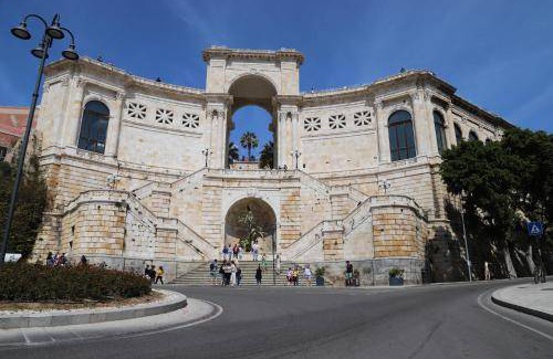 Historic Castle District Apartment | 100 m² Apartment ∙ 1 bedroom ∙ 5 guests