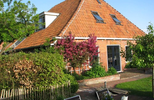 Ezinge Apartment | 100 m² Apartment ∙ 2 bedrooms ∙ 5 guests