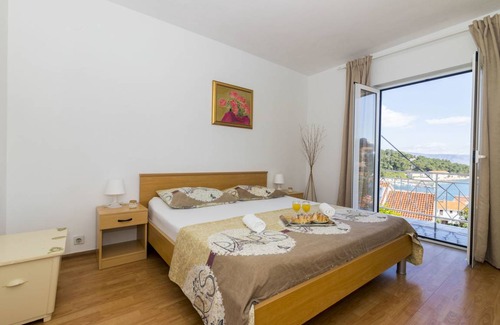 Island Hvar Apartment | 100 m² Apartment ∙ 3 bedrooms ∙ 6 guests