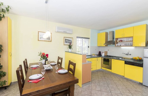 Island Hvar Apartment | 100 m² Apartment ∙ 3 bedrooms ∙ 6 guests