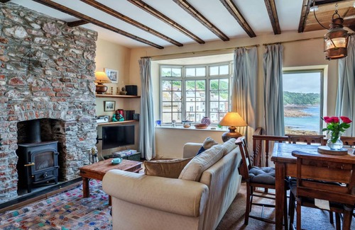 Cawsand Cottage | 100 m² Cabin ∙ 3 bedrooms ∙ 6 guests