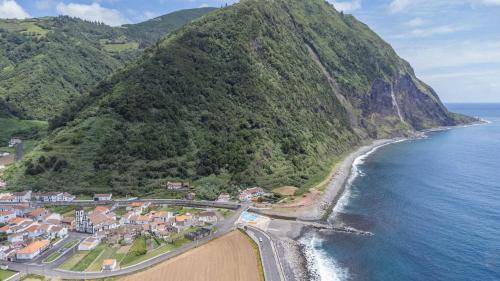 Faial Da Terra House | 100 m² House ∙ 1 bedroom ∙ 4 guests