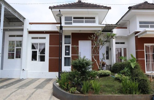 Sidomulyo Villa | 100 m² Villa ∙ 3 bedrooms ∙ 15 guests