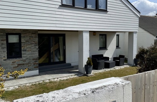 Harlyn House | 100 steps away from beautiful Harlyn Bay Beach!