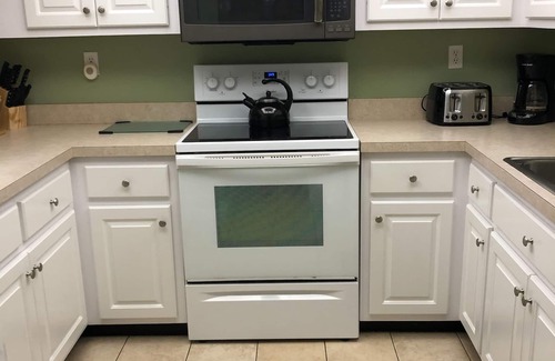 Siesta Key Condo | 100 STEPS YOU'RE ON USA's #1 BEACH,RENTING SINCE 1998, SLEEP 6 IN BEDS