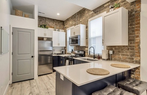 Downtown Salt Lake City Apartment | 100 yr-old Charm! You won't want to leave - minutes to Downtown.