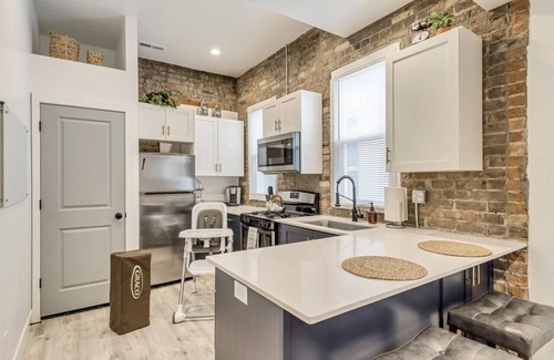 Downtown Salt Lake City Apartment | 100 yr-old Charm! You won't want to leave - minutes to Downtown.