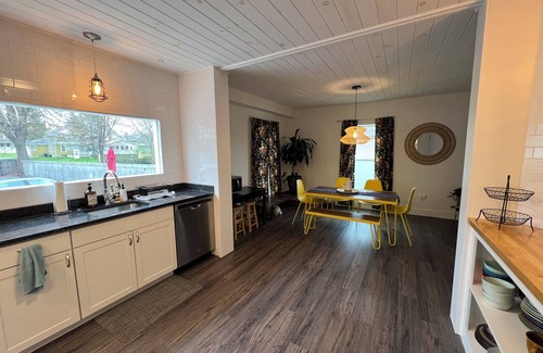 Clayton House | 1000 Islands Home with River View and Close Proximity to Antique Boat Museum