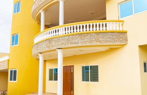 Littoral Department House | 1000 m² House ∙ 5 bedrooms ∙ 10 guests
