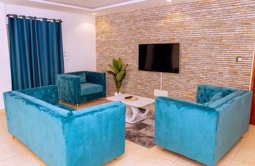 Littoral Department House | 1000 m² House ∙ 5 bedrooms ∙ 10 guests