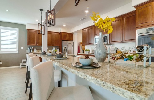 Mira Loma House | 1000 MBPS Fast Wifi★Model Home★Luxury Family Retreat 5B/4b