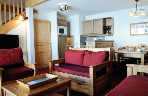 La Toussuire Apartment | 100m from ski slopes, fitness, swimming pool, sauna, hammam, balcony, tv, ski locker, 40m²