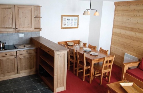 La Toussuire Apartment | 100m from ski slopes, fitness, swimming pool, sauna, hammam, balcony, tv, ski locker, 40m²