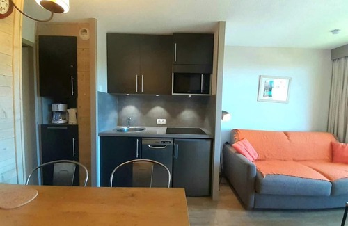 Saint-Julien-Mont-Denis Apartment | 100m from resort center, 4th floor, view mountain, balcony, tv, ski locker, 23m², La Plagne