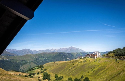 Peyragudes Apartment | 100m from resort center, 2nd floor, view ski slopes, parking, tv, ski locker, 66m², Peyragudes