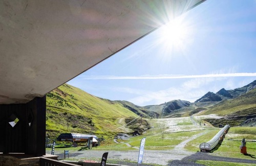 Peyragudes Apartment | 100m from resort center, 3rd floor, view valley, balcony, parking, tv, ski locker, 80m², Peyragudes