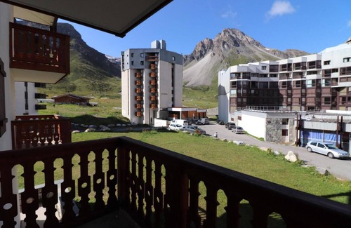 Tignes Apartment | 100m from resort center, 1st floor, balcony, tv, ski locker, 28m², Tignes