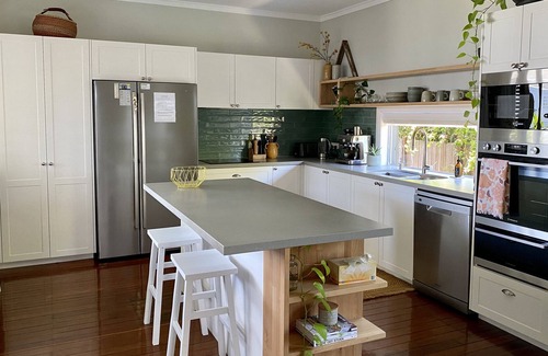 Maroochydore House | 100m to River*Pool*Sauna*Pet & Family Friendly