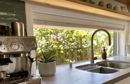 Maroochydore House | 100m to River*Pool*Sauna*Pet & Family Friendly