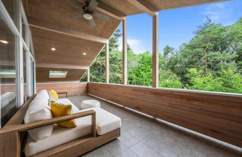 Flagstaff House | 1010 Rosehill Dr