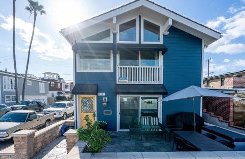 Balboa Island Apartment | 1011 N Bayfront A & B