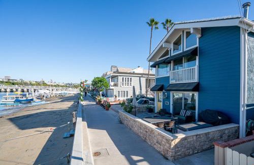 Balboa Island Apartment | 1011 N Bayfront A & B