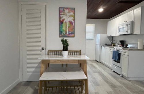 Tropic Apartment | 102 Comfortable Apt in Melbourne