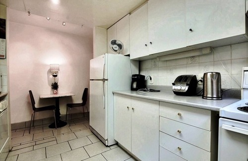 Cote-Des-Neiges—Notre-Dame-De-Grace Apartment | #102 Warm & Tastefully Furnished - Great Location