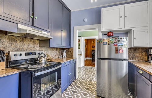 Columbus House | 102 year old historic home in quiet park district comfy and quiet