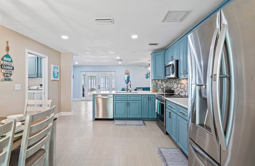 Pinellas Park House | 102nd Pinellas Park home w/screened POOL