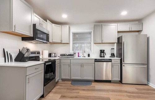 Madison House | 103 Forrest · Madison's Chic 4BR Home w/BBQ