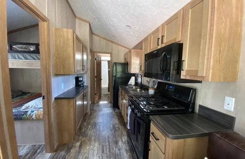 Logan Cabin | 104) Falcon Farmhouse Style Cabin. Close to Hocking Hills State Park and more!