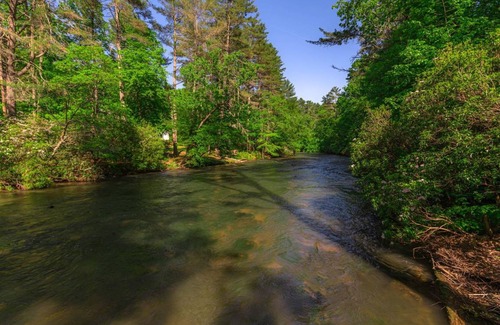 Rivers Edge Cabin | 104 m² Cabin ∙ 2 bedrooms ∙ 4 guests