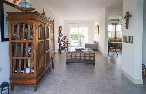 Jarealito House | 104 Queen Pool View Suite at The Grand Villa