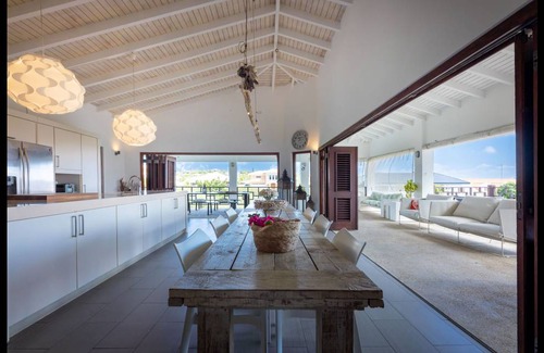 Jan Thiel Villa | 1050 m² Villa ∙ 6 bedrooms ∙ 14 guests