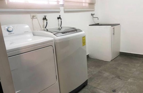 Urdesa Condo | 106 - Consulate USA *Parking* Prague Apts 3 pax