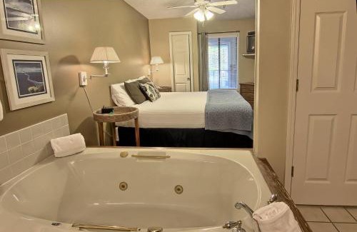 Charlevoix House | 106 Pointes North Inn