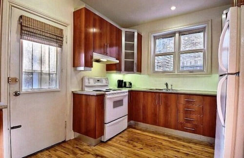 Cote-Des-Neiges—Notre-Dame-De-Grace House | #107 Spacious Furnished Apt in Quiet Area