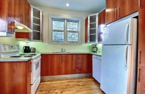 Cote-Des-Neiges—Notre-Dame-De-Grace House | #107 Spacious Furnished Apt in Quiet Area