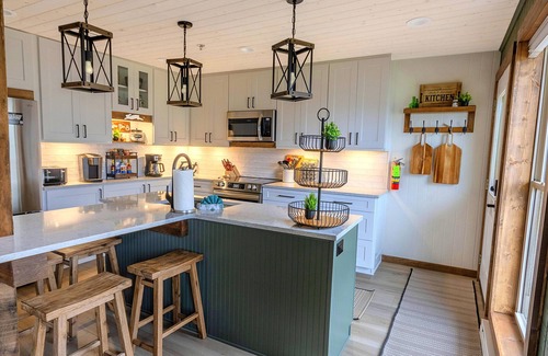 Snowshoe House | 107A Leatherbark -3BR luxurious, gourmet kitchen, & large deck to enjoy summer!