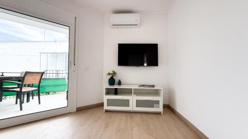 Cambrils Apartment | 108 - Beachside Renovated 1BR apt 5 min from Beach