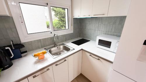 Cambrils Apartment | 108 - Beachside Renovated 1BR apt 5 min from Beach