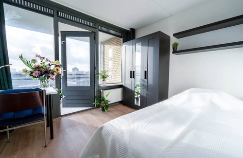 Municipality of Capelle aan den IJssel Resort | 108 m² Private room ∙ 1 bedroom ∙ 1 guest