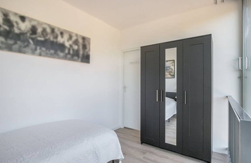 Municipality of Capelle aan den IJssel Resort | 108 m² Private room ∙ 1 bedroom ∙ 1 guest