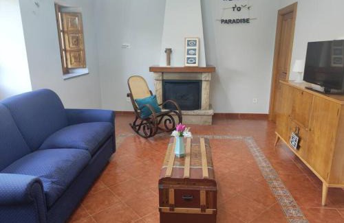 Allence House | 10A04 Casa Petacos
