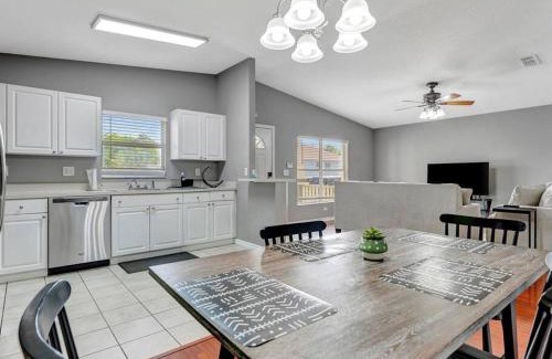 Old Seminole Heights Villa | 10min to Downtown 3BD 2 FullBath