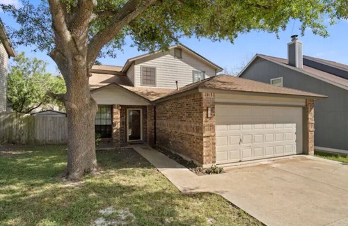Converse House | 10Min2RandolphAFB~20Min2FtSH~4B/2.5B~PetFriendly!
