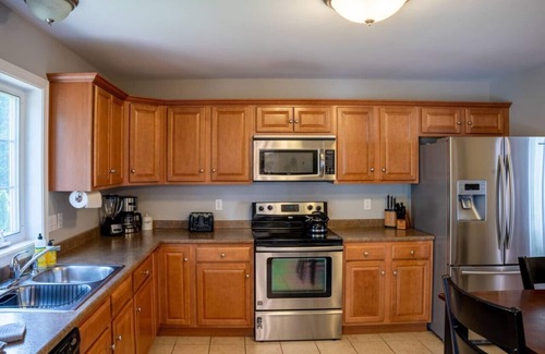 Plainville House | #11 -* 4 Bedrooms, 3 Baths! Sleeps up to 10